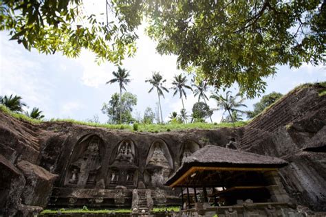 Pura Dipahat Di Tebing Lokasi Dan Sejarah Pura Gunung Kawi Sebatu