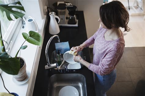 how to clean moldy dishes