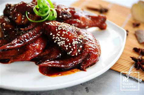 Soy Sauce Chicken Wings Recipe 豉油红烧鸡翼食谱 | Huang Kitchen