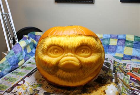 Speed 3D Pumpkin Carving “Gizmo” (Video) – The Feather Artist