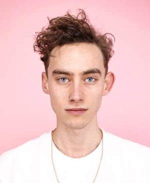 Olly Alexander Height Weight Size Body Measurements Biography