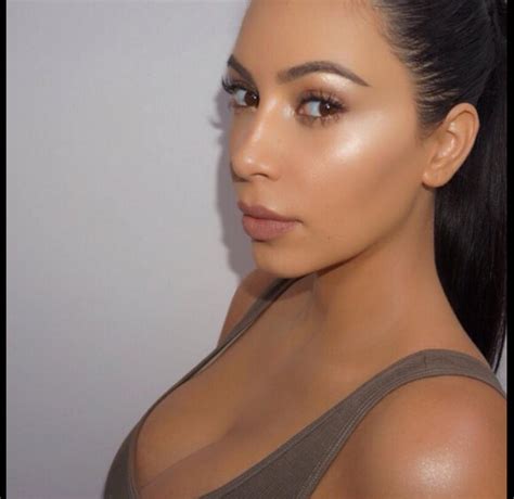 Photo Kim Kardashian Poste Sur Instagram Des Photos D Elle Maquill E