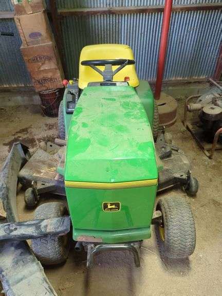 John Deere STX 46 5 Speed Riding Lawn Mower With Bagger Attachment