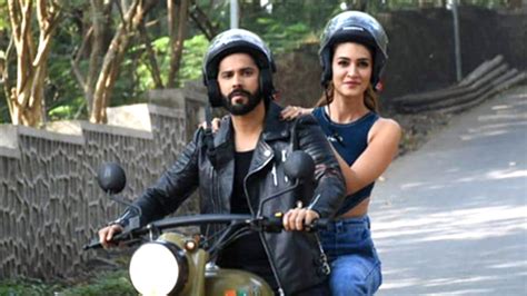 Varun Dhawan And Kriti Sanon Enjoy A Bike Ride As They Promote Bhediya