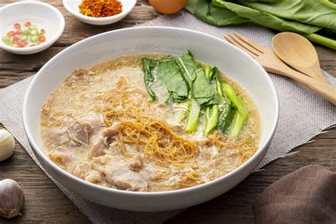 Cerrar Los Fideos Vermicelli De Arroz Con Cerdo En Salsa De Salsa Rad