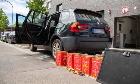 Verd Chtiger Pkw In Hafenstra E L St Polizeieinsatz Aus