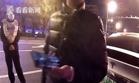 视频｜看见警察后突然加速逃离 醉驾男被抓痛哭 太不该