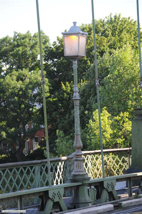 Walking along the Thames from Chiswick to Hammersmith