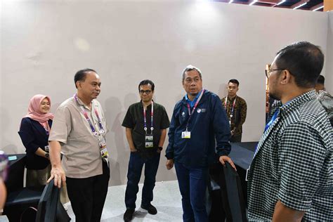 InfoPublik MENKOMINFO TINJAU PERSIAPAN MEDIA CENTER KTT ASEAN 2023