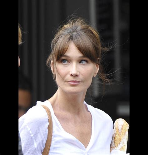 Photo Carla Bruni Sur Le Tournage De Minuit Paris En Juillet