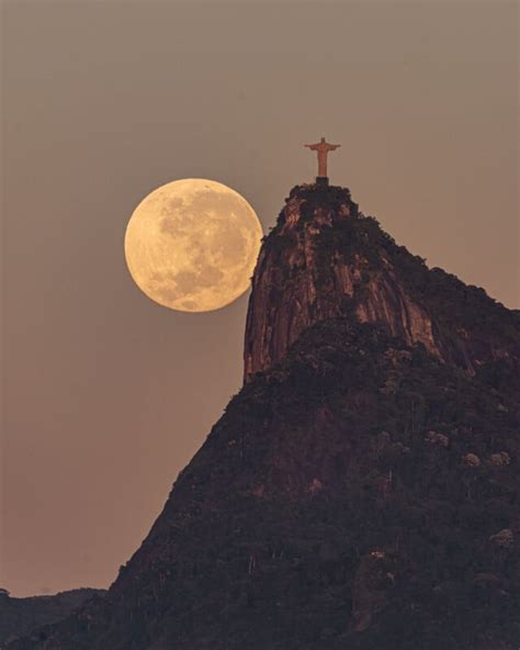 Photographer Captures Christ The Redeemer Holding The Moon Petapixel