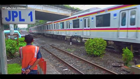 Perlintasan Kereta Api Krl Karet YouTube