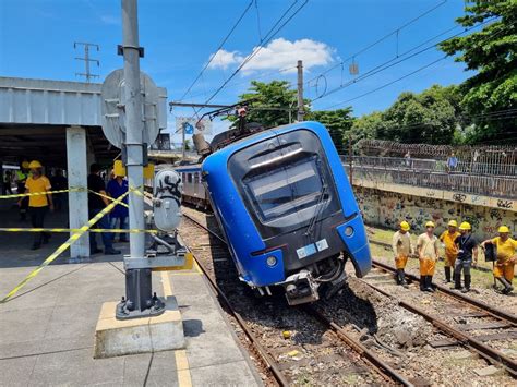 Trem Da SuperVia Descarrila No Rio De Janeiro