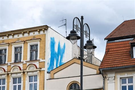 Malunki Oszpeci Y Odnowion Dwa Lata Temu Kamienic Na Starym Rynku W