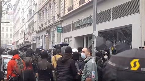 Manifestation du 1er Mai à Lyon 2000 individus à risque dont 1000