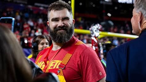 Jason Kelce Loses Super Bowl Ring In A Pool Of Spaghetti Chili And Cheese The Mirror Us