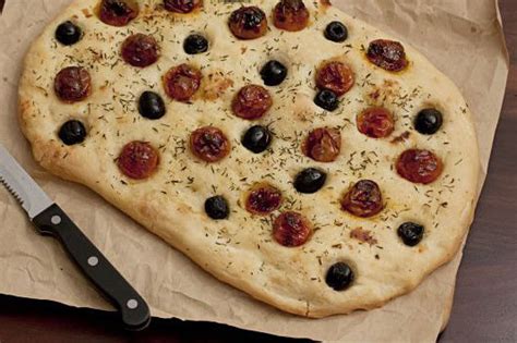 Focaccia de aceitunas y tomates confitados receta de cocina fácil y