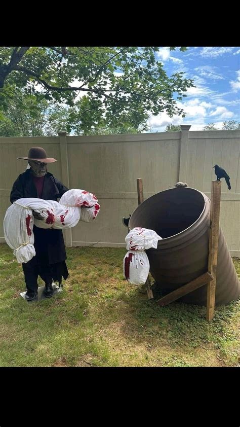 Jeepers Creepers Scene In Creepy Halloween Decorations Scary