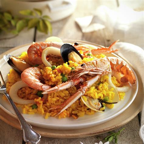 Paella Marinera Con Gambas Cigalas Y Moluscos