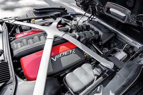 Dodge Srt Viper Gts Launch Edition Makes People Crazy During