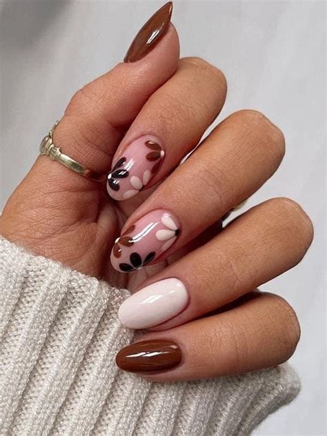 Thanksgiving Nails Brown And Ivory With Fall Flowers Fall Gel Nails