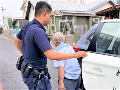 外出迷途坐地休息 長竹警助老翁返家團圓