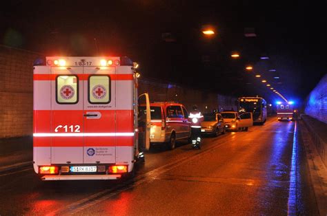 Bus Unfall Wagenburgtunnel Stuttgarter Zeitung