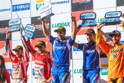 Na segunda etapa do Brasileiro de Motocross Campano e Hector Assunção