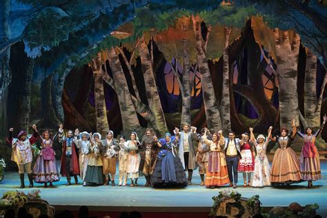 Voluntariado Banreservas Presenta El Musical Into The Woods En El