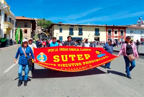 Docentes De Cajamarca Se Movilizaron Para Exigir Di Logo A Las