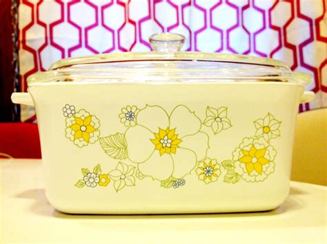 Vintage Corning Ware/Pyrex Daisy Pattern 1.5 qt. Casserole