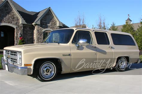 Chevrolet Suburban Custom Suv Front