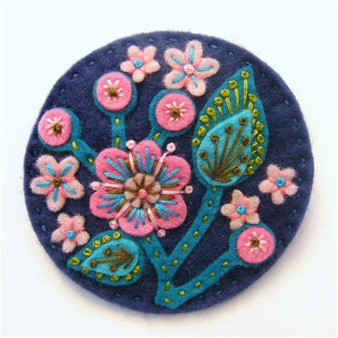 BLOSSOM FELT BROOCH WITH FREEFORM EMBROIDERY | Фетровая брошь ...