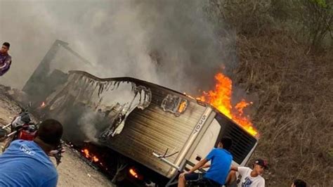 Video Siniestro Se Incendia Caja De Tr Iler Cargada Con Carnes En La