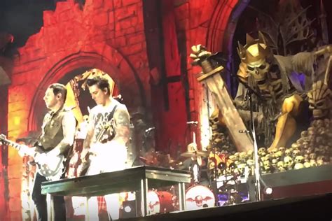 Avenged Sevenfold Perform 'The Stage' Live for First Time