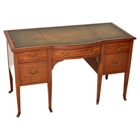 Ancien Bureau Victorien Pi Destal En Bois De Satin Avec Dessus En