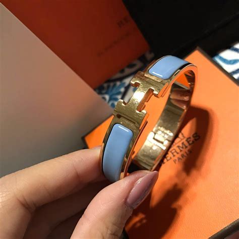 Hermes Clic H Logo 琺瑯窄版手環 Pm 藍x金 名牌精品 精品配件在旋轉拍賣