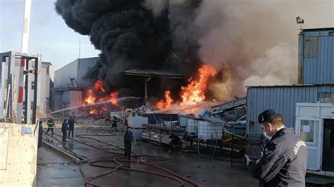 Gebze de geri dönüşüm fabrikasında yangın Son Dakika Haberleri