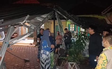 Ratusan Rumah Warga Sidoarjo Rusak Akibat Angin Kencang