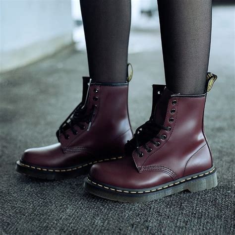 Pin De MoniLoveSol Em Dr Martens Outfits Botas Femininas Botinas