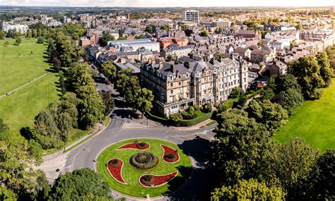 top     harrogate essential guide   towns