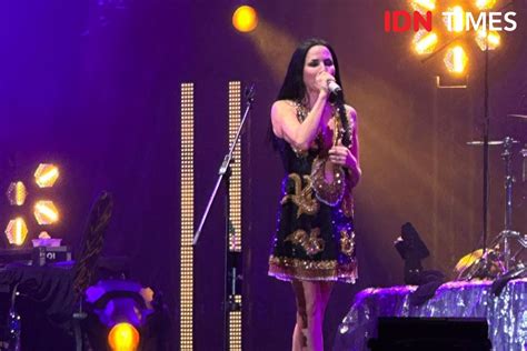 Momen Konser The Corrs Di Jakarta Andrea Nyeker