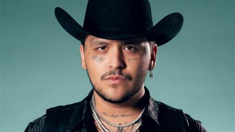 As Luce El Rostro De Christian Nodal Tras Iniciar Su Tratamiento Para