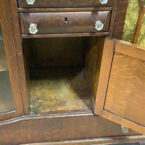 Antique Curio Cabinet – Habitat for Humanity Greater Ottawa ReStore