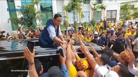 Tiba Di Aceh Anies Baswedan Disambut Ribuan Relawan Di Bandara