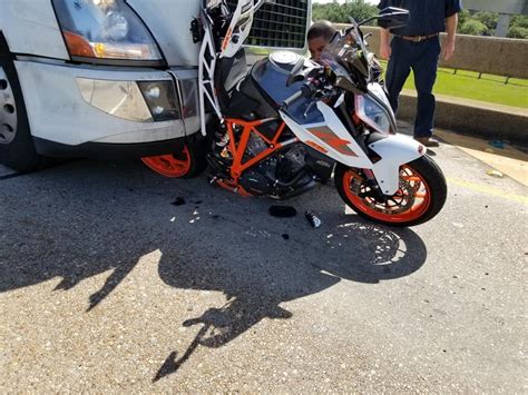 Pictures Show I 10 Accident Involving Motorcycle 18 Wheeler Wkrg News 5