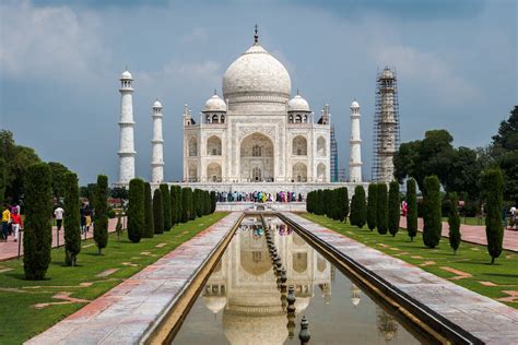 Tourists Visiting the Taj Mahal · Free Stock Photo