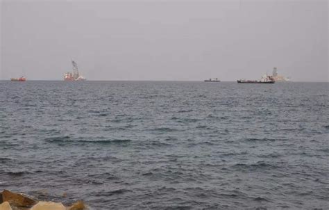 Red Sea: Possible explosion reported near vessel off Yemen's coast ...