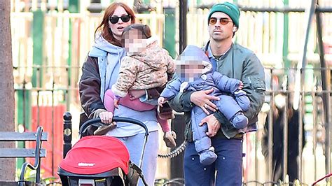 Joe Jonas’ Kids: Meet His & Sophie Turner’s Two Daughters – Hollywood Life