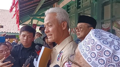 Kunjungi Museum Di Ngawi Ganjar Pranowo Senang Dihadiahi Buku Sejarah